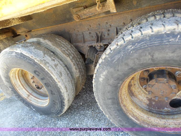 image for item L6062 2002 International F2554 dump truck