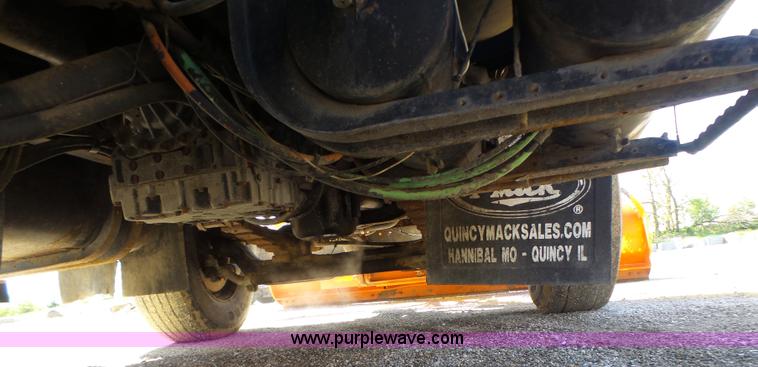 image for item L6062 2002 International F2554 dump truck