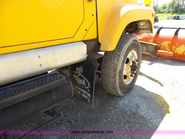 image for item L6062 2002 International F2554 dump truck