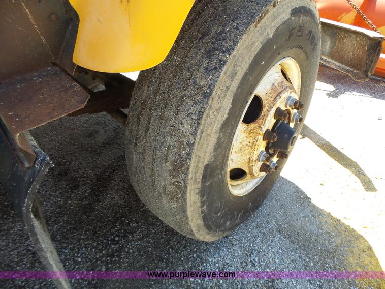 image for item L6062 2002 International F2554 dump truck