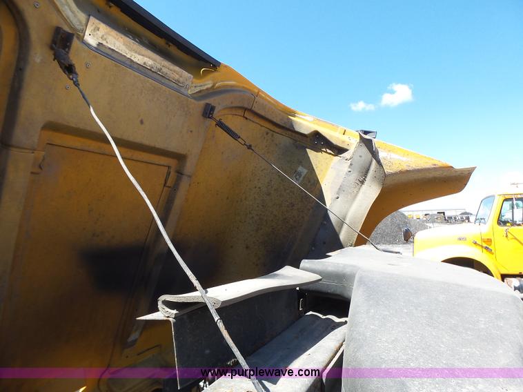 image for item L6062 2002 International F2554 dump truck