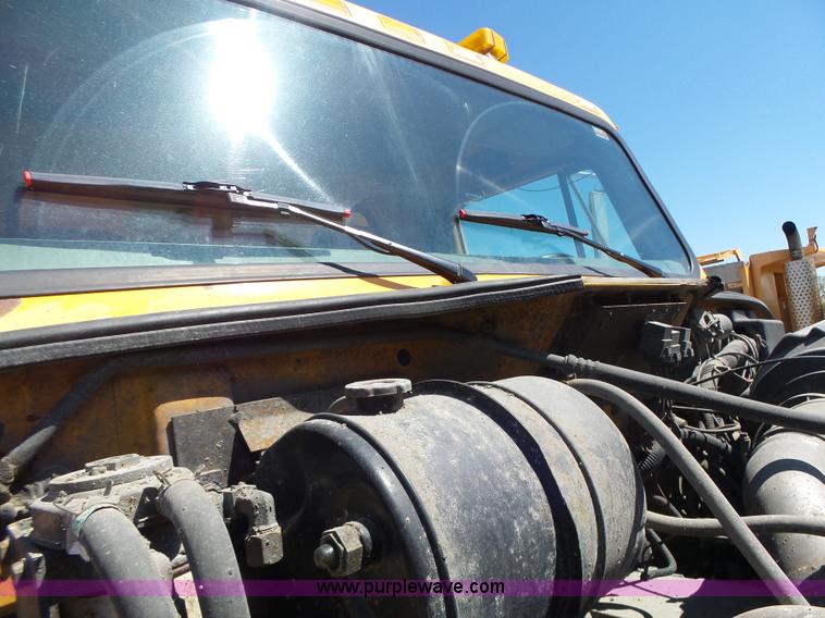 image for item L6062 2002 International F2554 dump truck