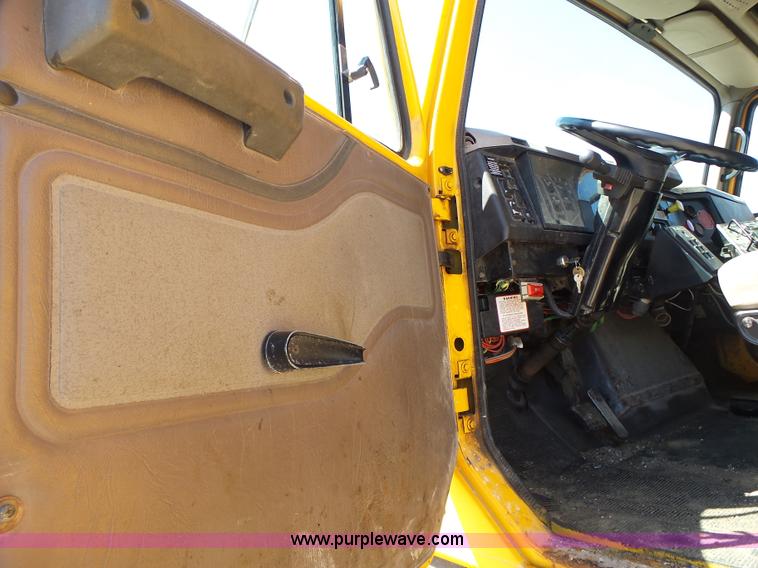 image for item L6062 2002 International F2554 dump truck