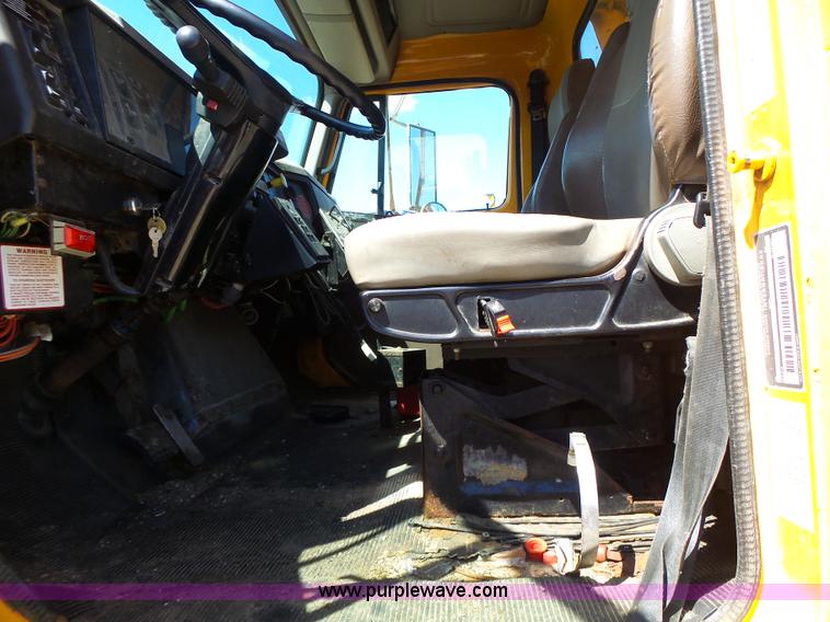 image for item L6062 2002 International F2554 dump truck