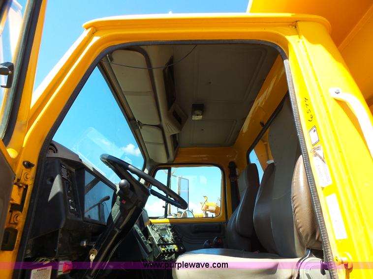 image for item L6062 2002 International F2554 dump truck