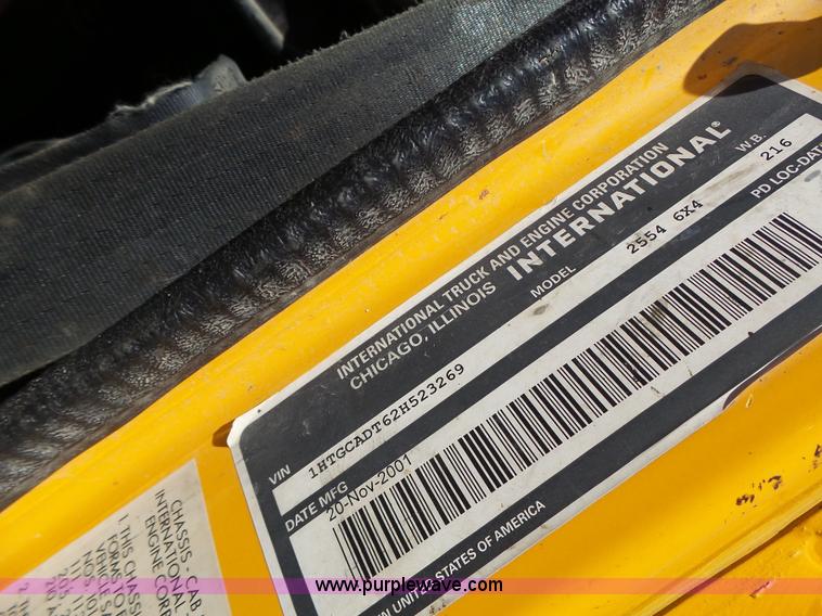 image for item L6062 2002 International F2554 dump truck