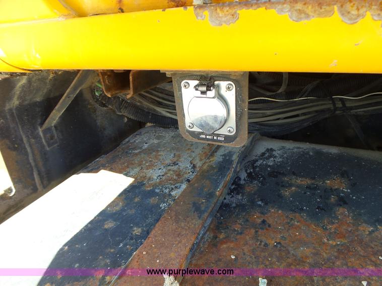 image for item L6062 2002 International F2554 dump truck
