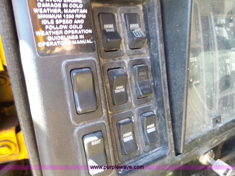 image for item L6062 2002 International F2554 dump truck