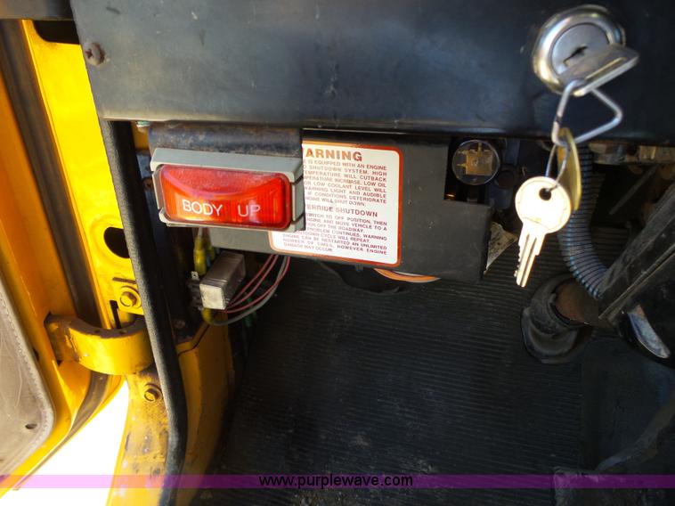 image for item L6062 2002 International F2554 dump truck