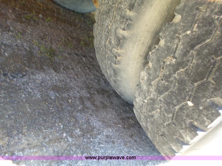 image for item L6340 1992 Ford B700 school bus