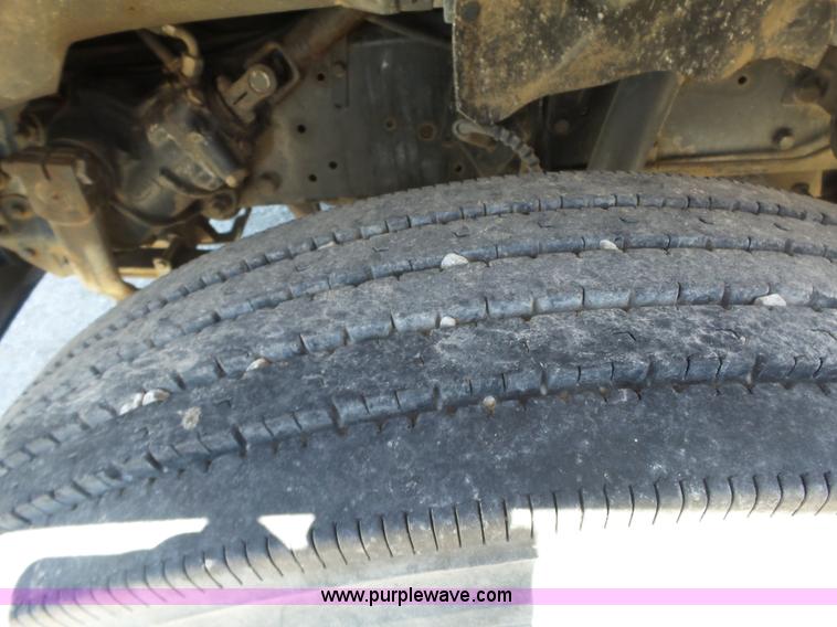 image for item L6340 1992 Ford B700 school bus