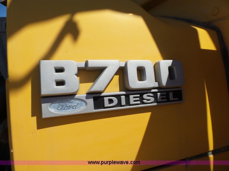 image for item L6340 1992 Ford B700 school bus