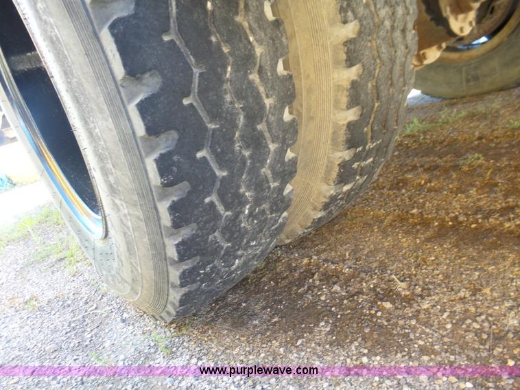 image for item L6340 1992 Ford B700 school bus