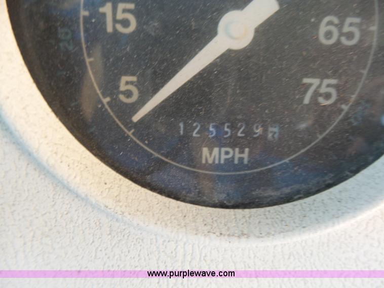 image for item L6340 1992 Ford B700 school bus