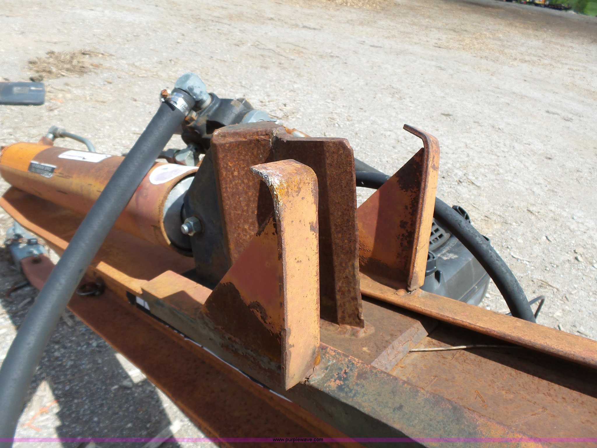 Huskee 20 ton log splitter in Overland Park, KS Item AM9508 sold