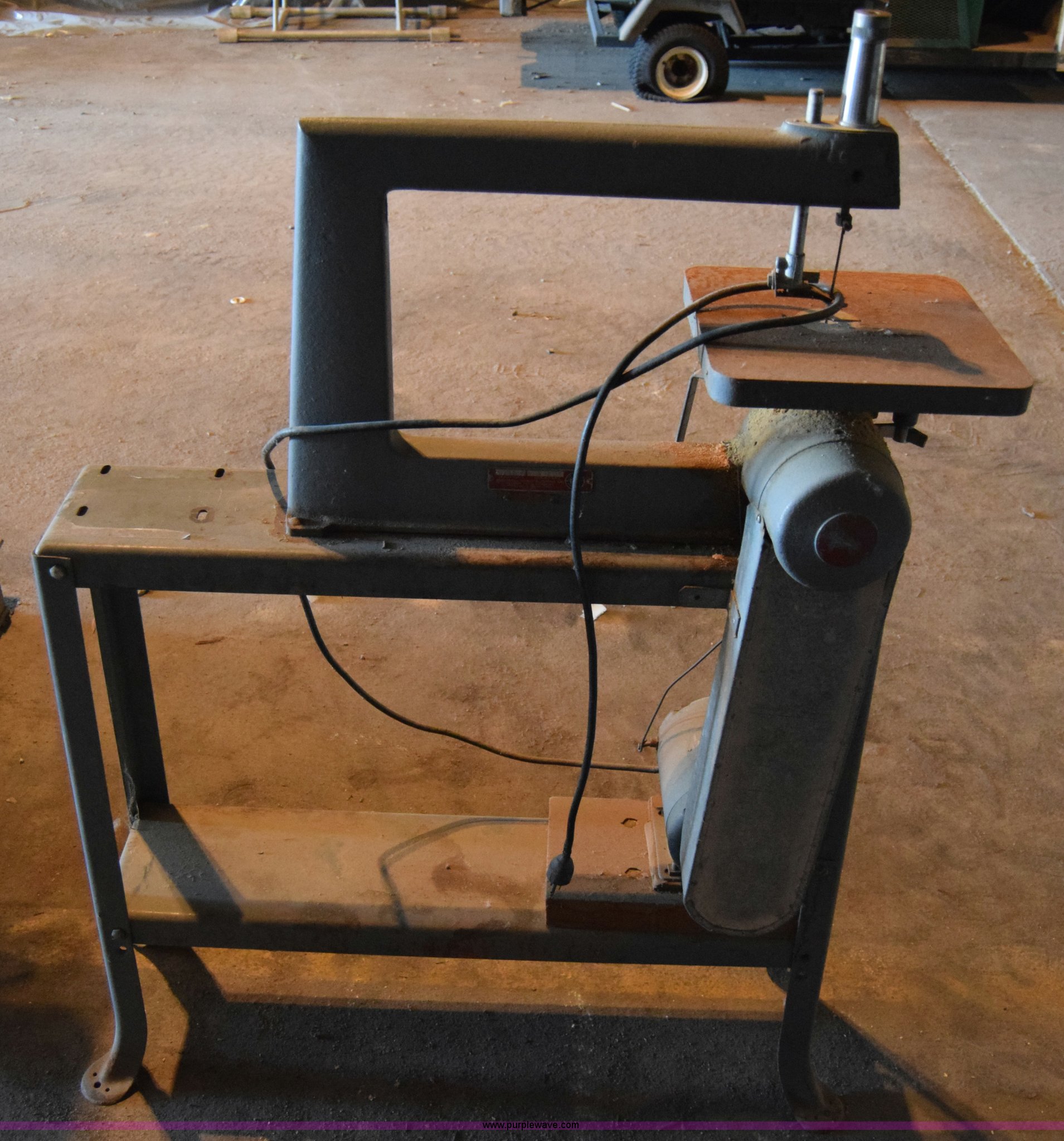 Delta HomeCraft scroll saw in Larned, KS Item BF9897 sold Purple Wave