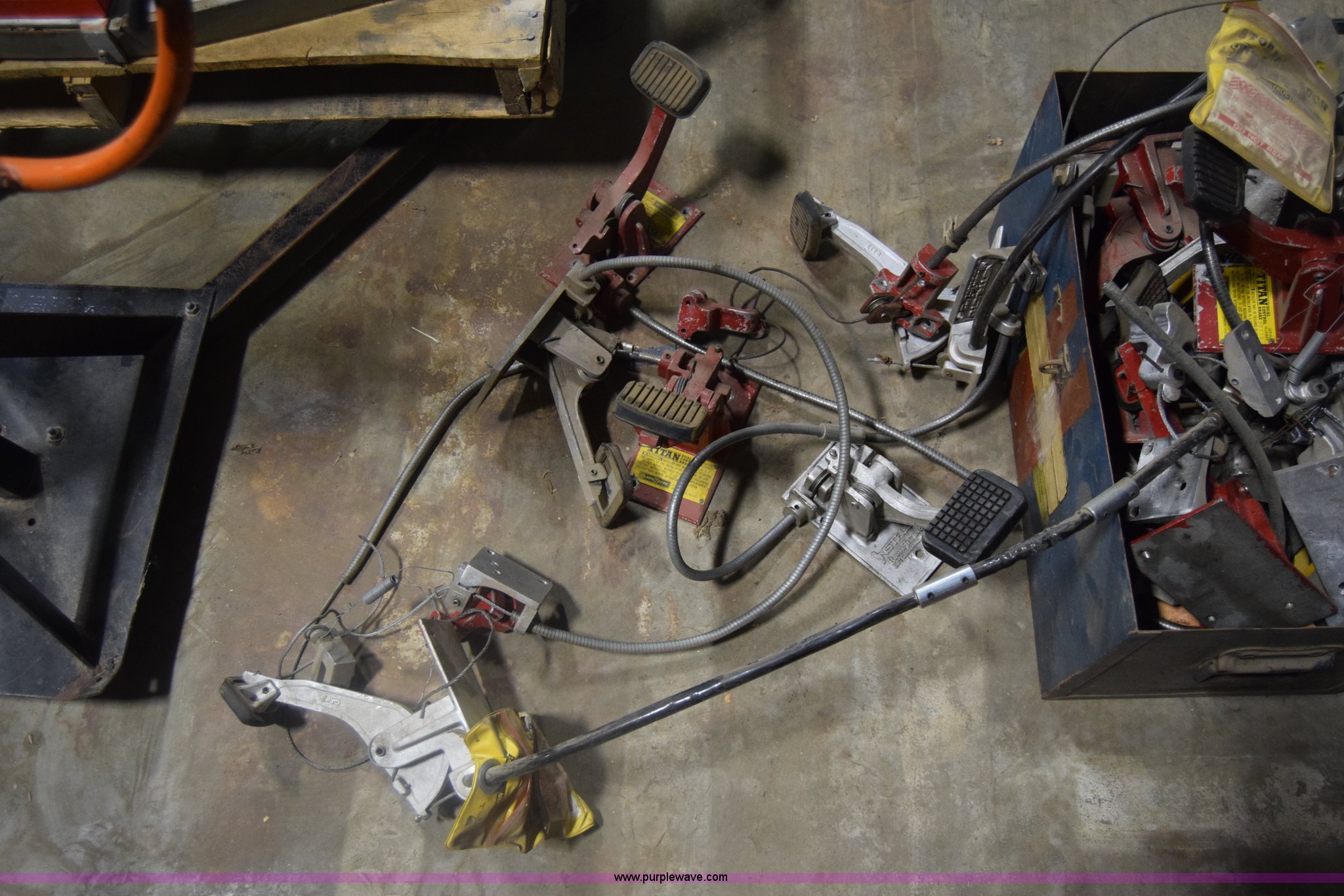 (12) dual control instructor brakes in Hutchinson, KS Item BH9228