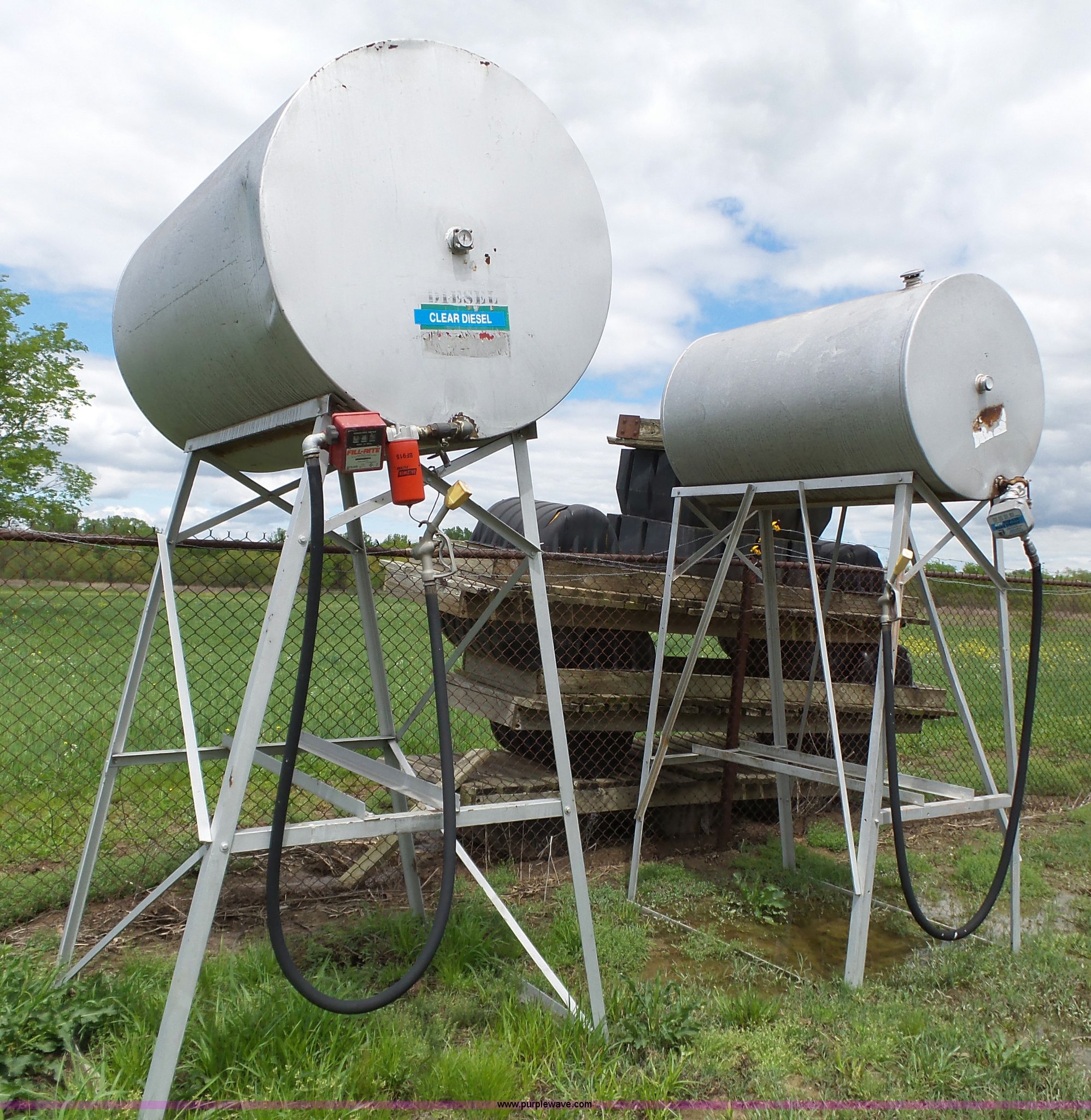 (2) steel tanks in Columbus, KS Item BZ9529 sold Purple Wave