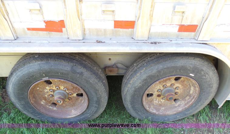 image for item AL9172 1998 Eby 125 livestock trailer