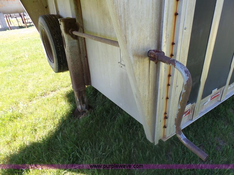 image for item AL9172 1998 Eby 125 livestock trailer