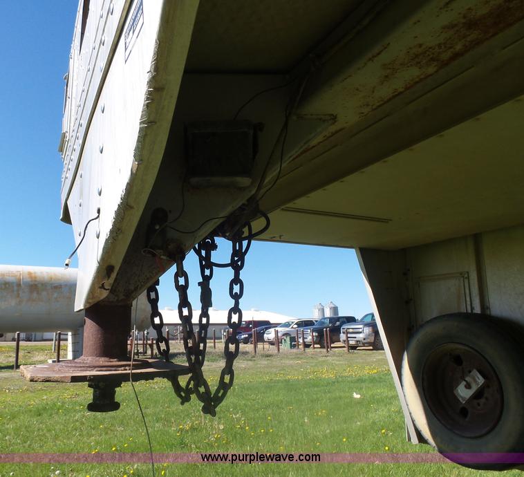 image for item AL9172 1998 Eby 125 livestock trailer