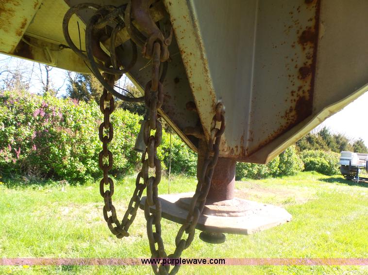 image for item AL9172 1998 Eby 125 livestock trailer