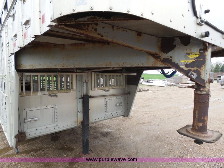 image for item AL9173 2003 Wilson Super Star livestock trailer