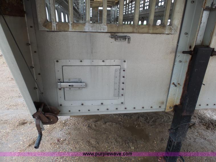 image for item AL9173 2003 Wilson Super Star livestock trailer