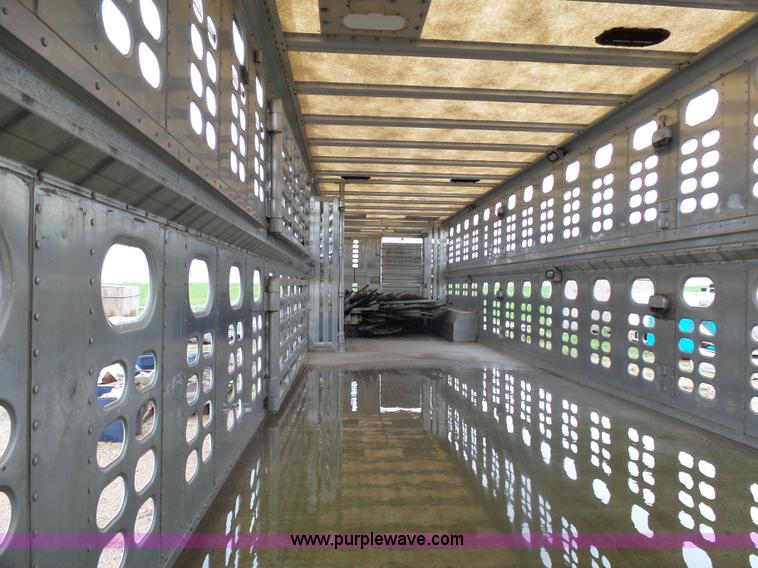 image for item AL9173 2003 Wilson Super Star livestock trailer