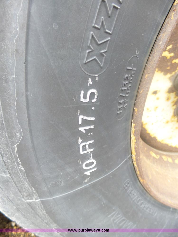 image for item AL9173 2003 Wilson Super Star livestock trailer