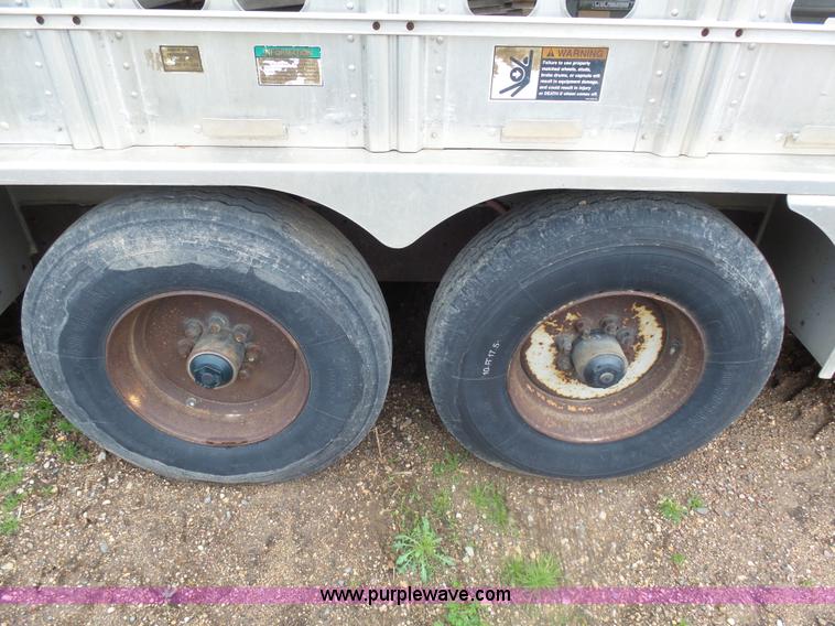 image for item AL9173 2003 Wilson Super Star livestock trailer