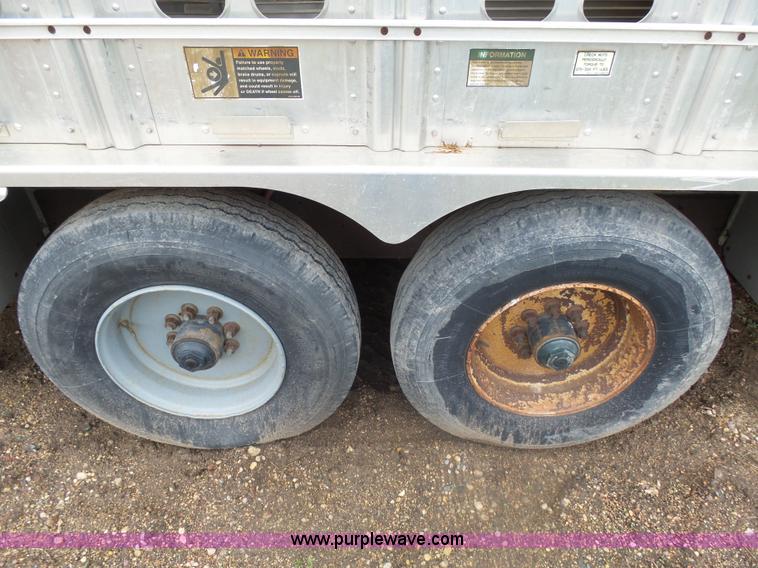 image for item AL9173 2003 Wilson Super Star livestock trailer