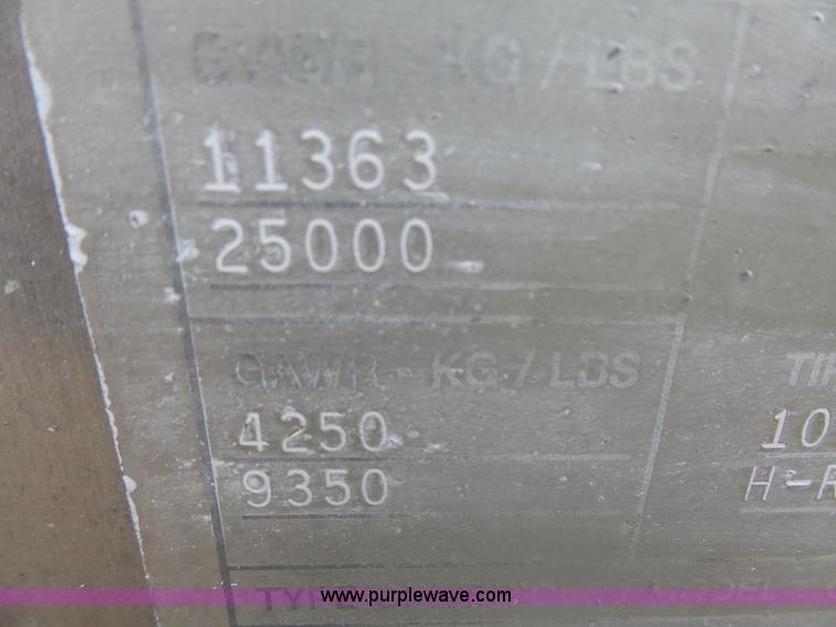 image for item AL9173 2003 Wilson Super Star livestock trailer