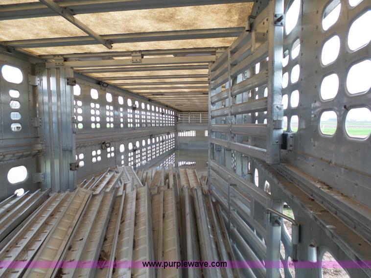 image for item AL9173 2003 Wilson Super Star livestock trailer