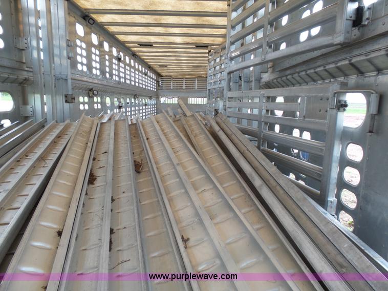 image for item AL9173 2003 Wilson Super Star livestock trailer