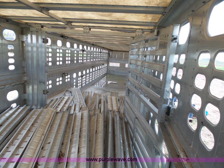 image for item AL9173 2003 Wilson Super Star livestock trailer