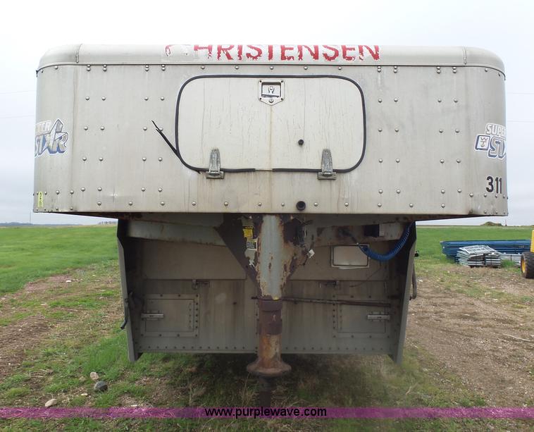 image for item AL9185 2004 Wilson Super Star livestock trailer