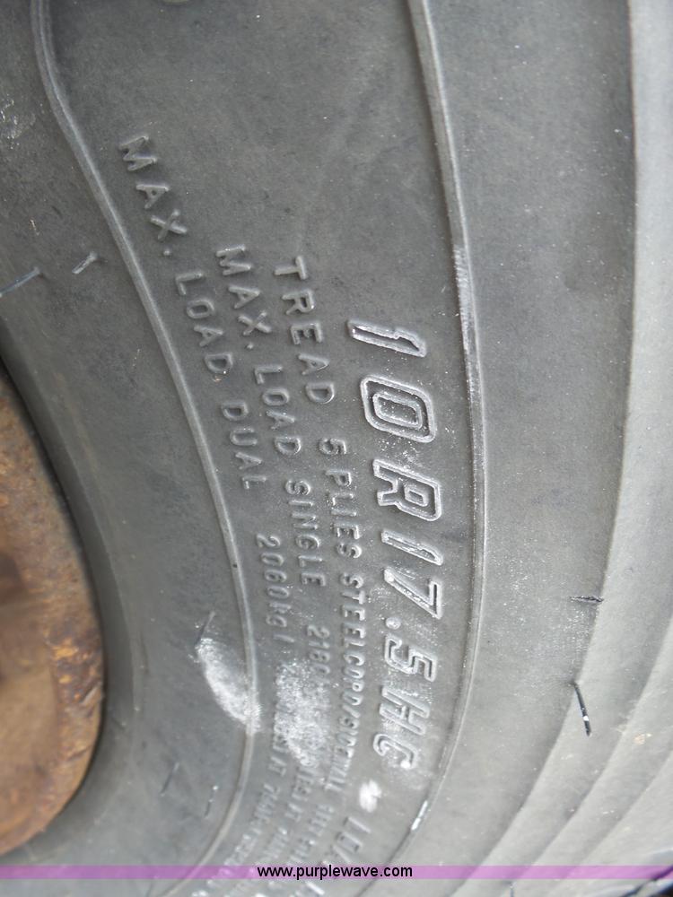 image for item AL9185 2004 Wilson Super Star livestock trailer