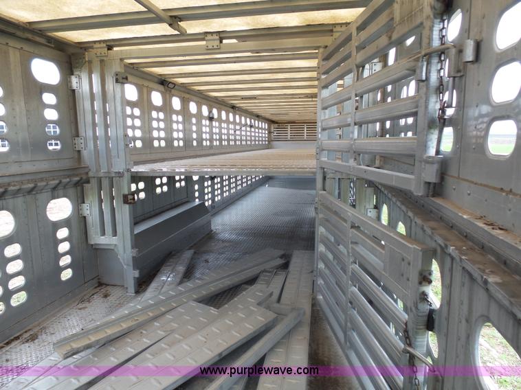 image for item AL9185 2004 Wilson Super Star livestock trailer