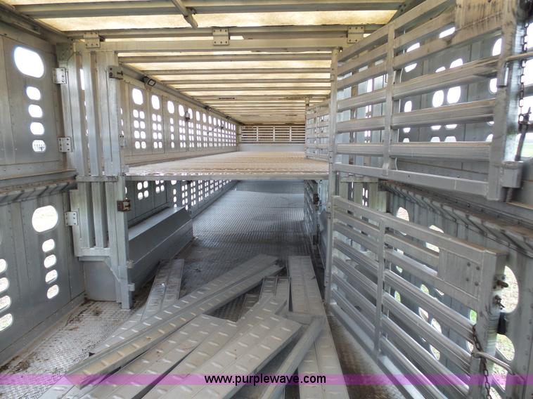 image for item AL9185 2004 Wilson Super Star livestock trailer