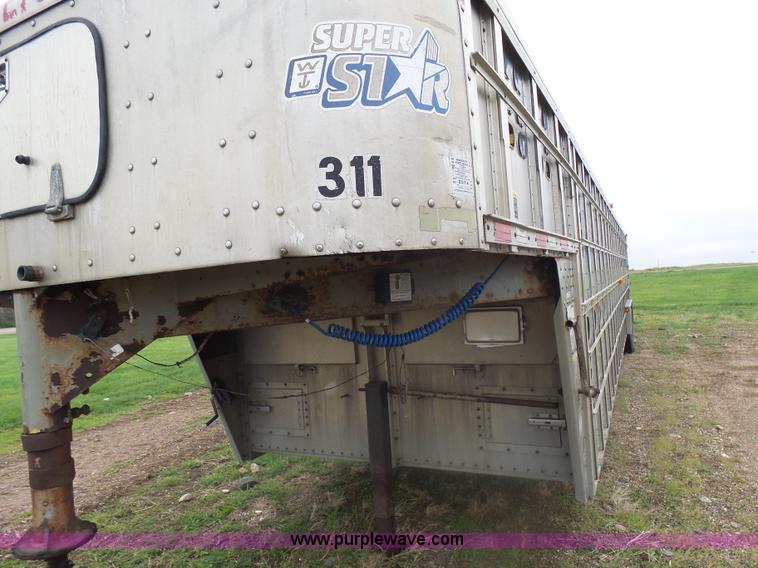 image for item AL9185 2004 Wilson Super Star livestock trailer