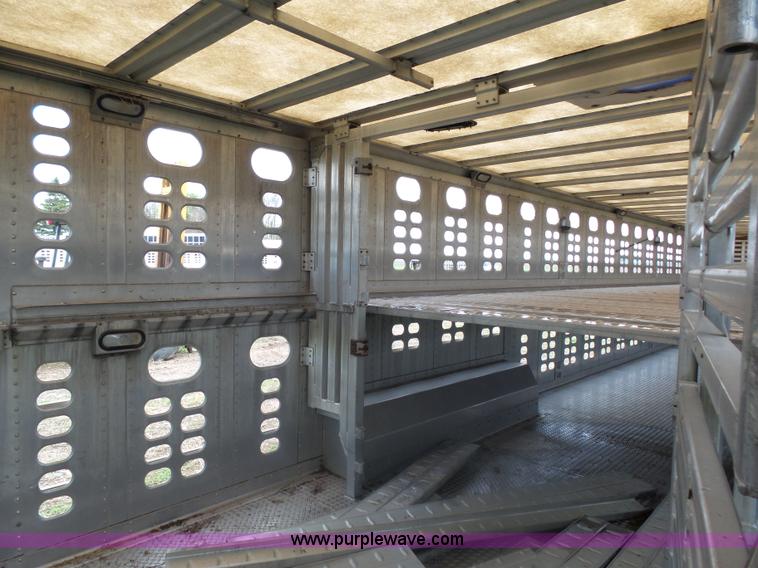 image for item AL9185 2004 Wilson Super Star livestock trailer