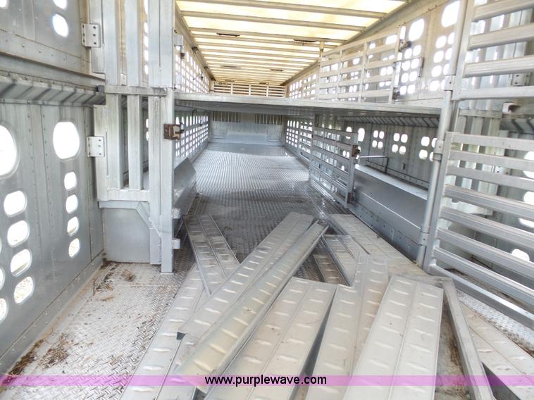 image for item AL9185 2004 Wilson Super Star livestock trailer