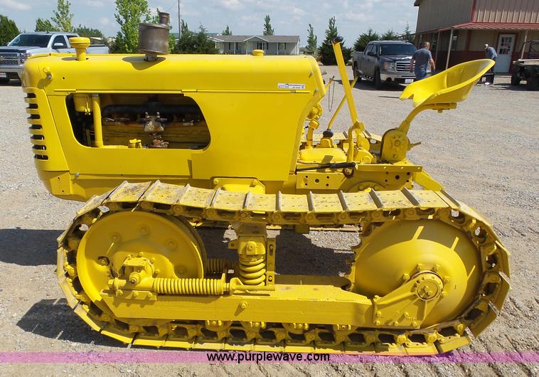 image for item AR9326 Oliver crawler tractor