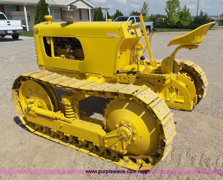 image for item AR9326 Oliver crawler tractor