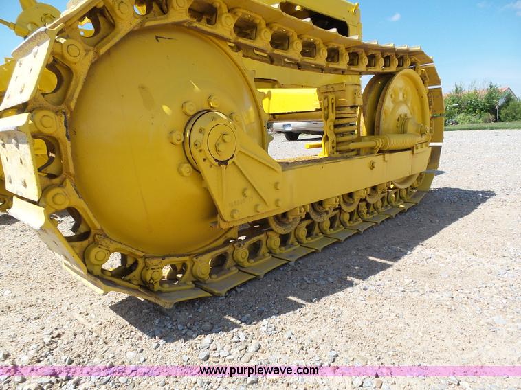 image for item AR9326 Oliver crawler tractor