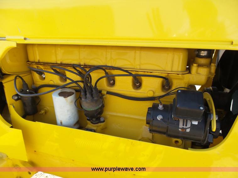 image for item AR9326 Oliver crawler tractor