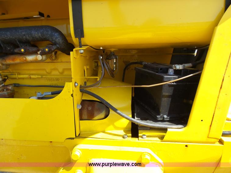 image for item AR9326 Oliver crawler tractor