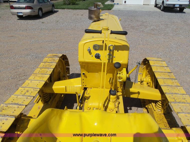 image for item AR9326 Oliver crawler tractor