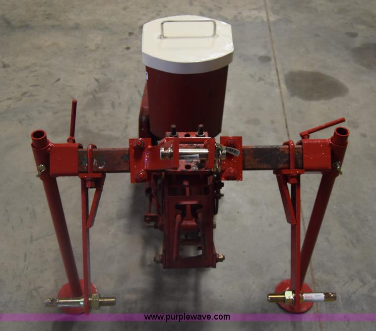 image for item BH9246 International 185 planter
